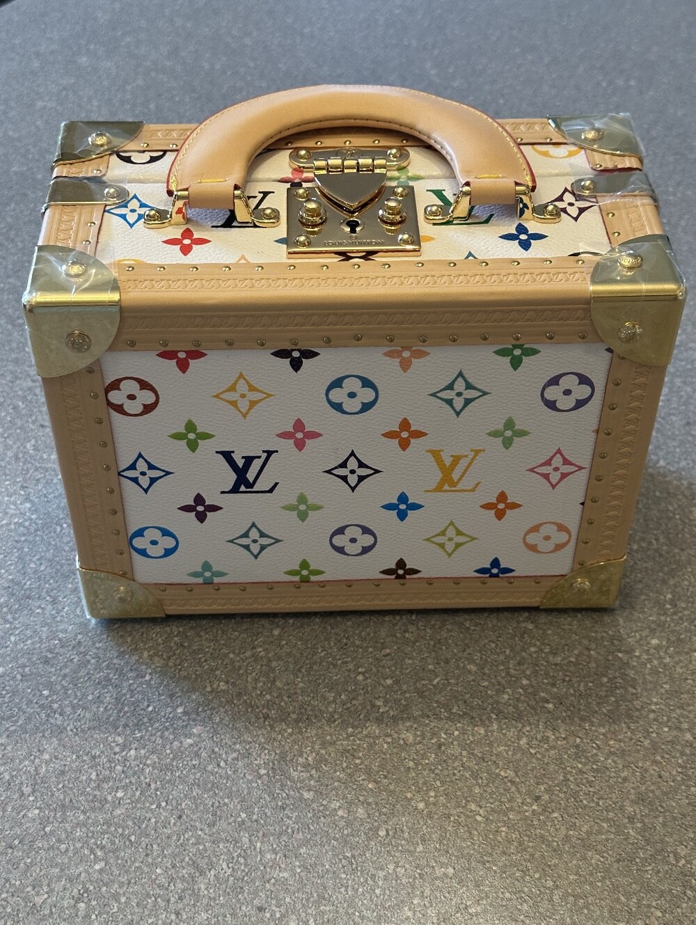 Super Cute Trunk White Classic Rainbow Patter